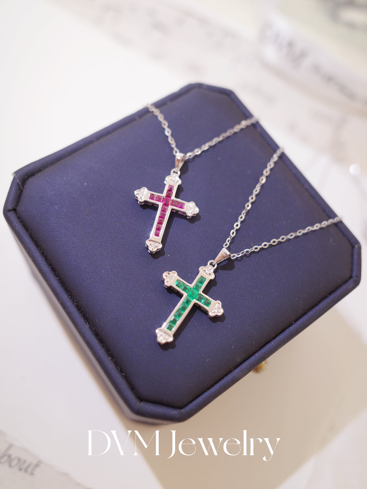 18K WHITE GOLD CROSS PENDANT