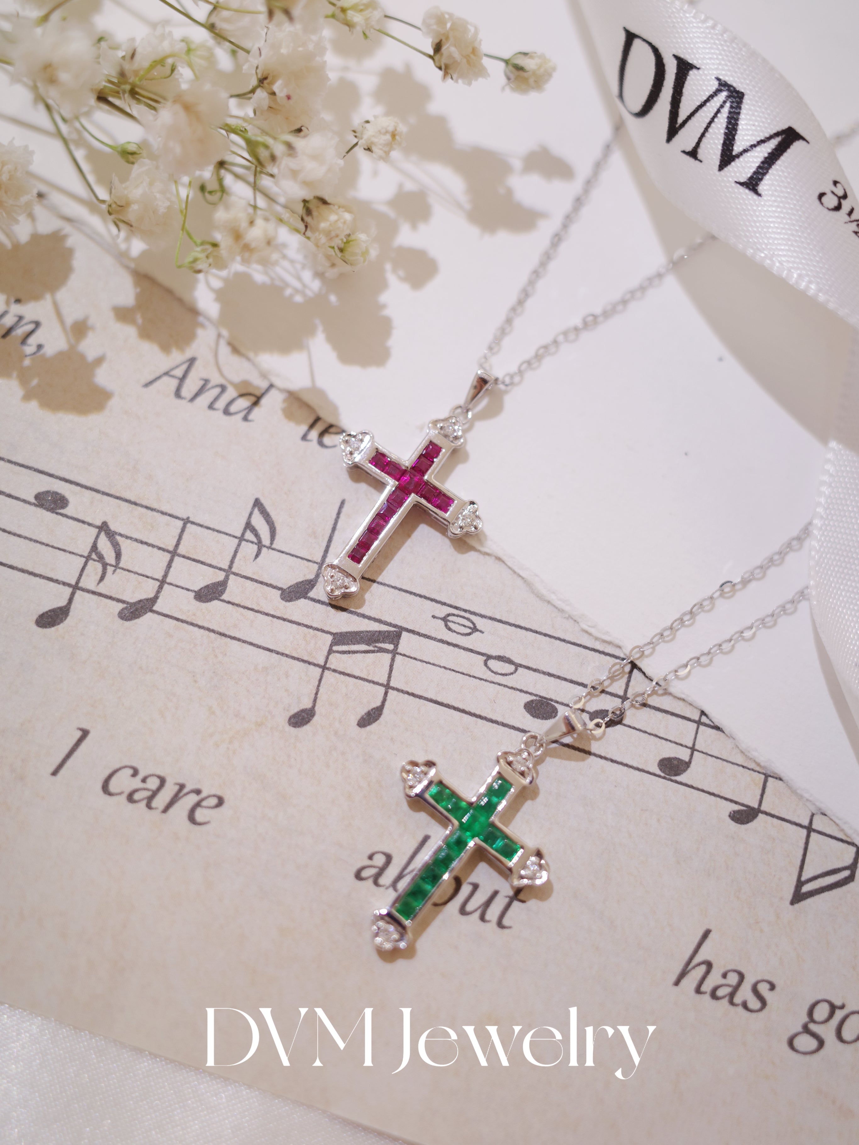 18K WHITE GOLD CROSS PENDANT