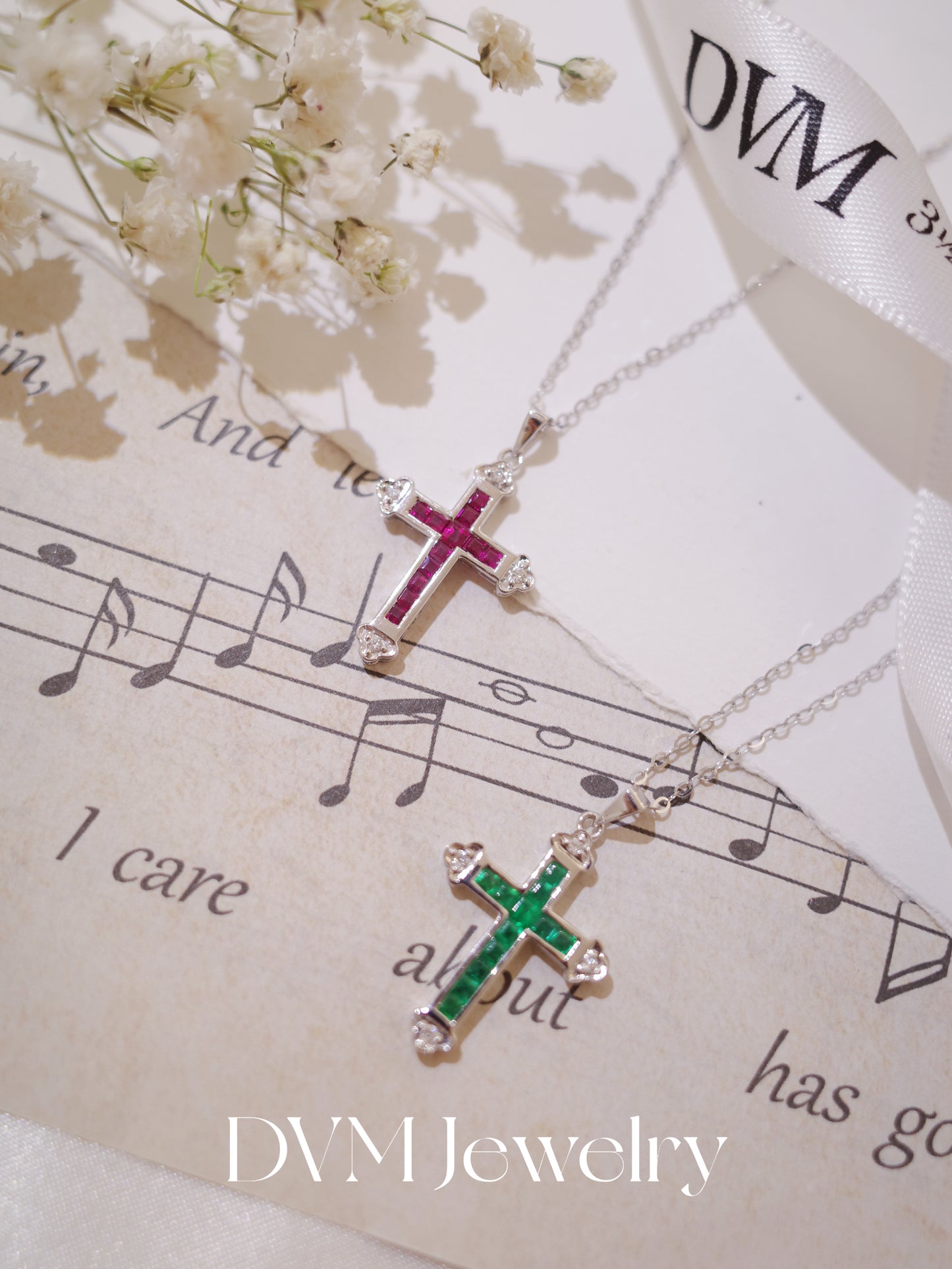 18K WHITE GOLD CROSS PENDANT