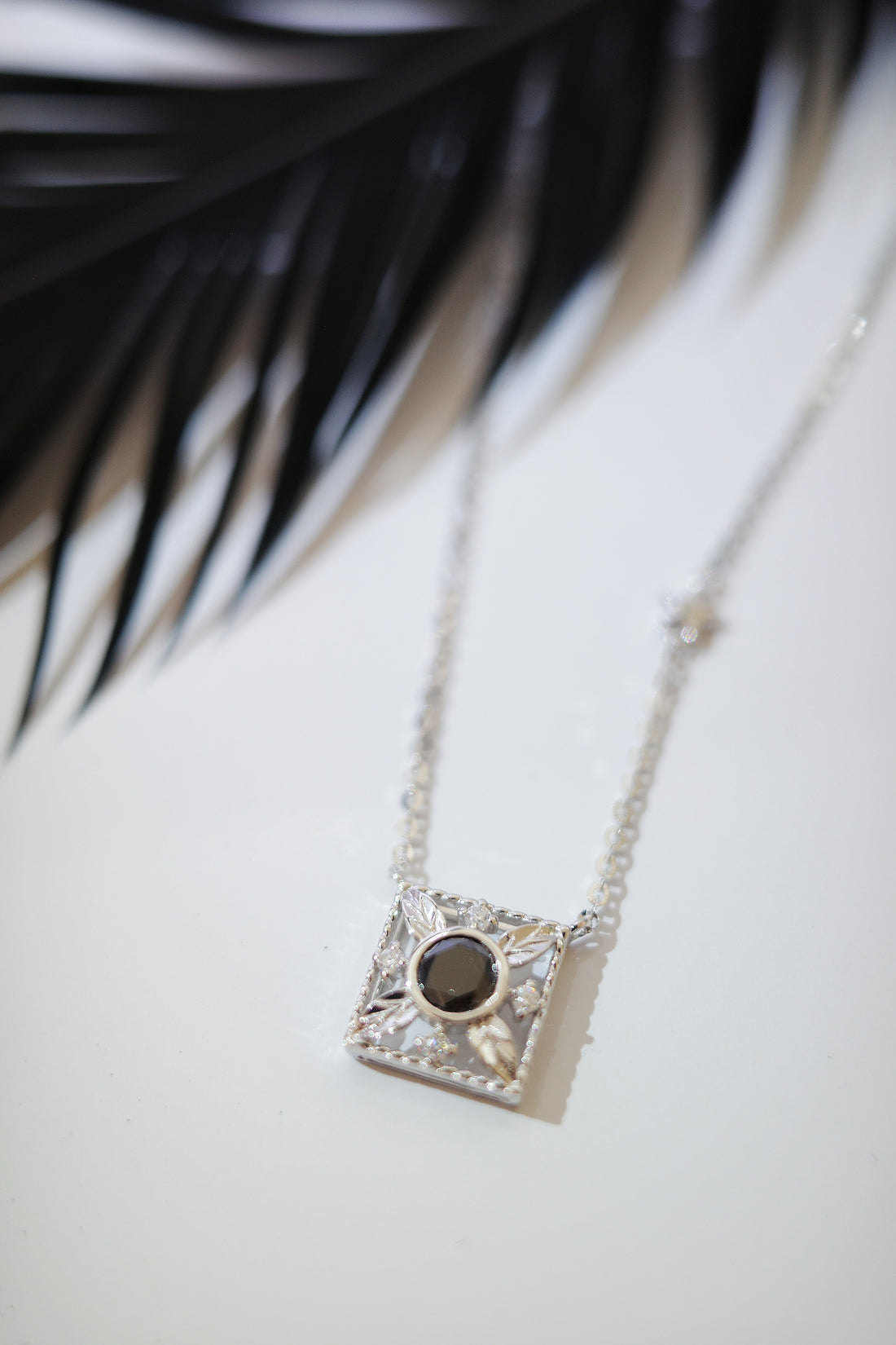 需訂製•Virgo•18K GOLD BLACK DIAMOND NECKLACE