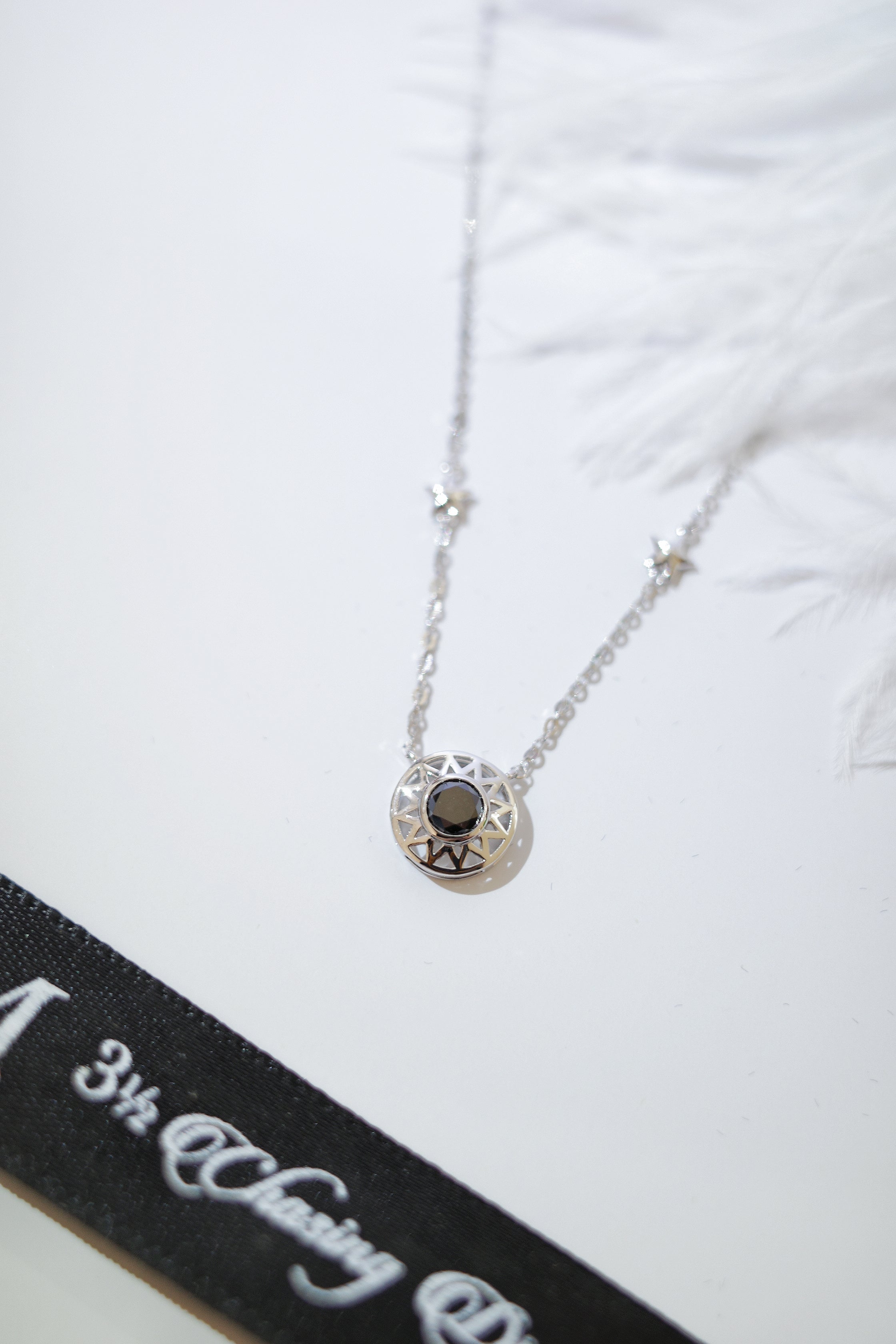 需訂製•Leo•18K GOLD BLACK DIAMOND NECKLACE