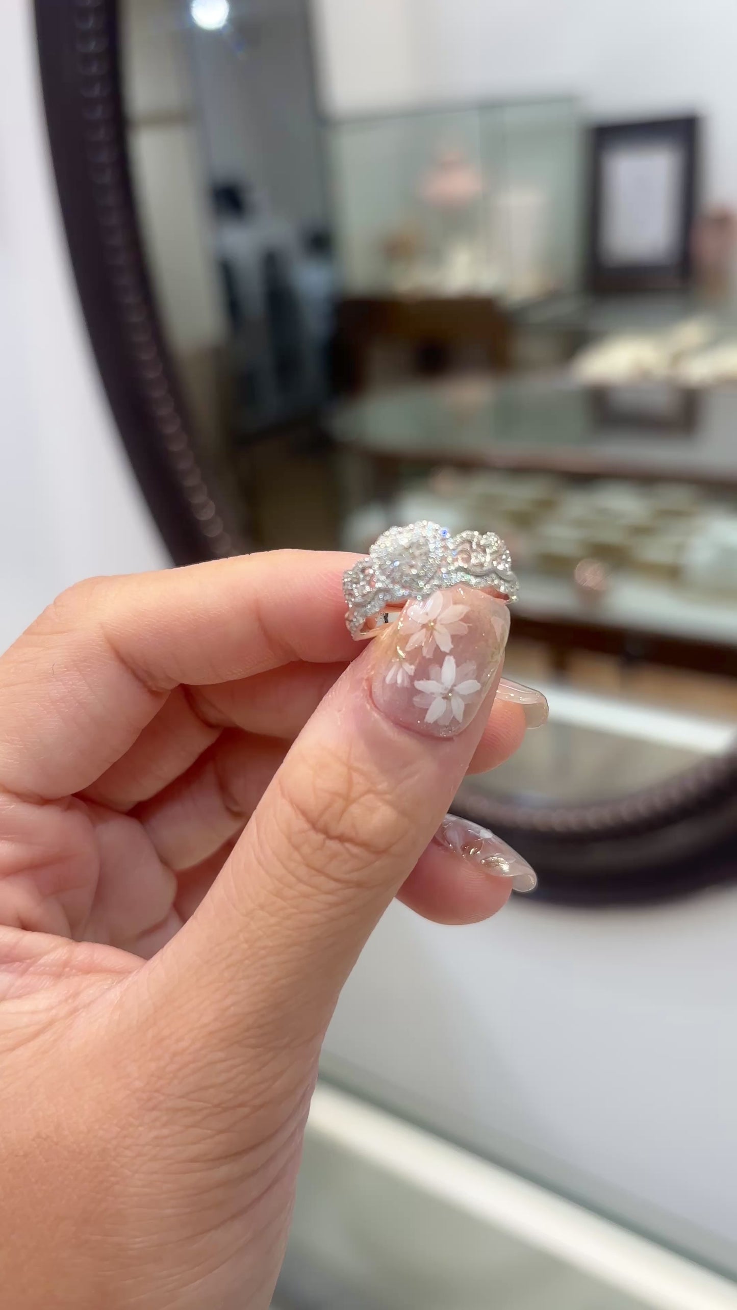 Load and play video in Gallery viewer, 需訂製18K WHITE GOLD DIAMOND RING |Drw112
