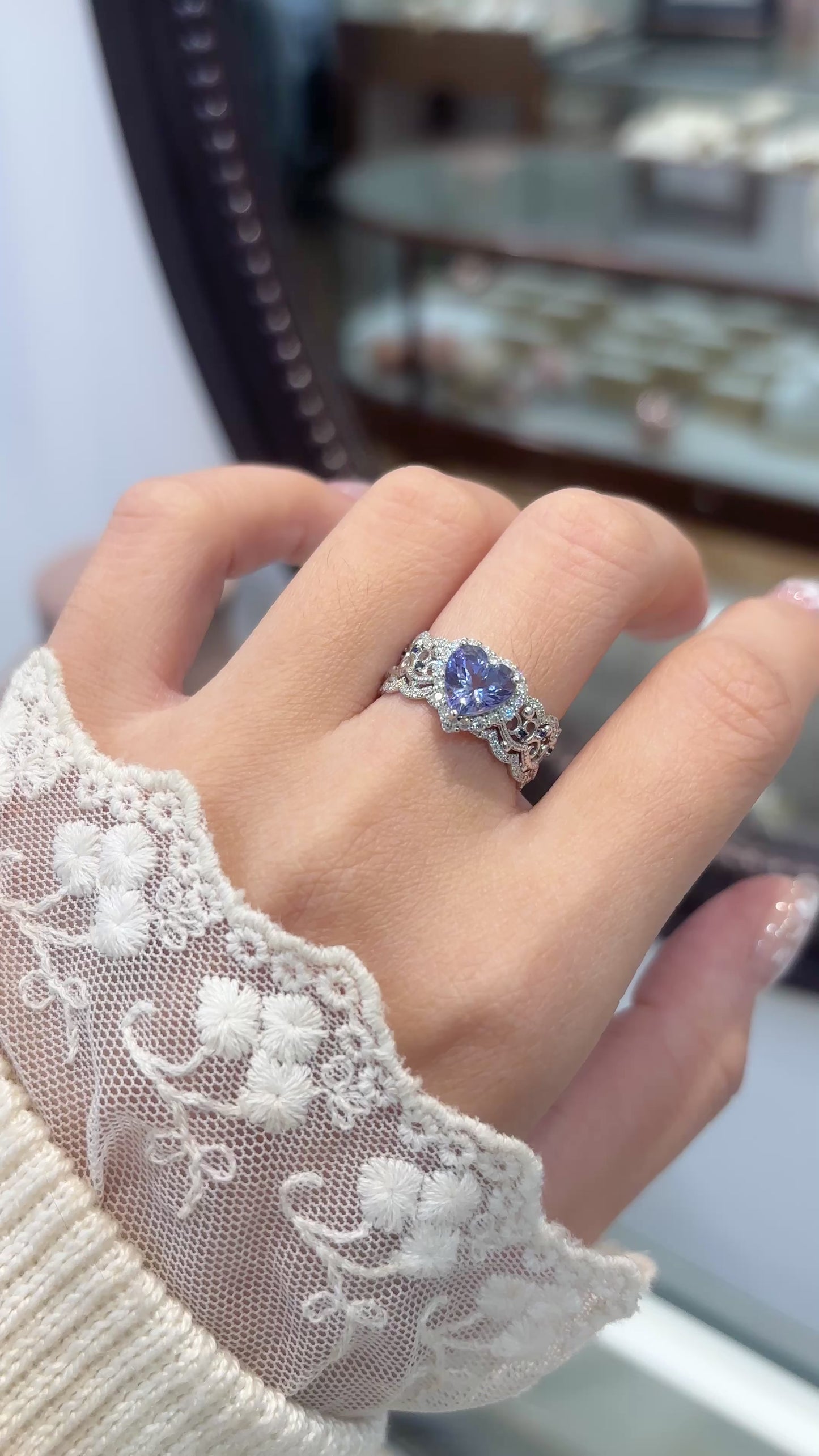Load and play video in Gallery viewer, 需訂製18K WHITE GOLD TANZANITE RING |Grta0005
